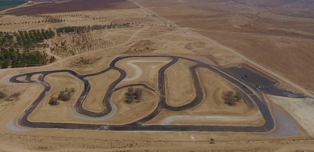 מבט אווירי על מסלול המרוצים ערד